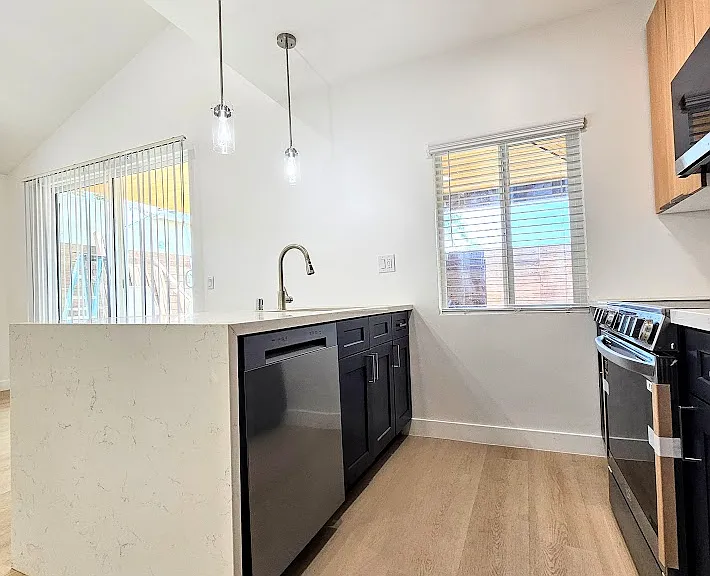 1270 Froude St #1270 — Photo 7