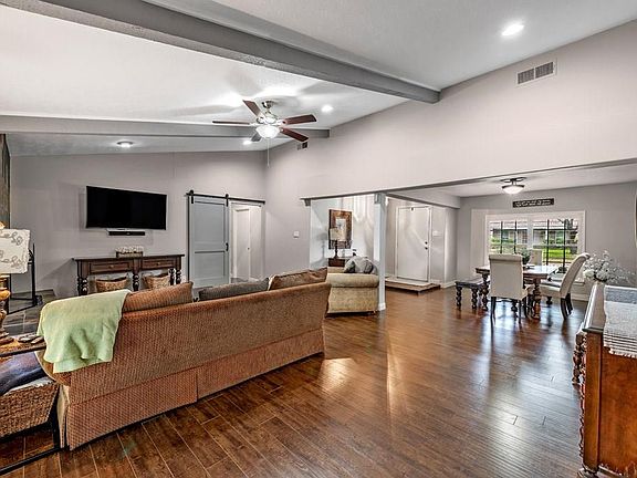 5th image of 2200 Heather Hill Ln