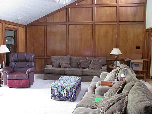 4th image of 21210 Papoose Ct