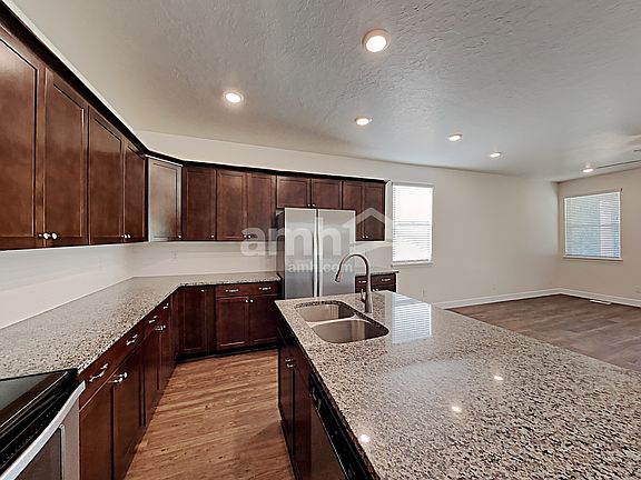 3rd image of 3007 E North Village Dr