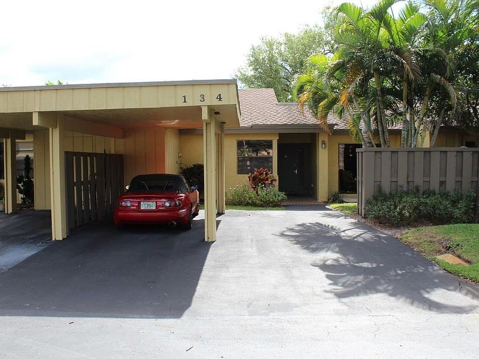 1st image of 134 Woodlands Ln #134