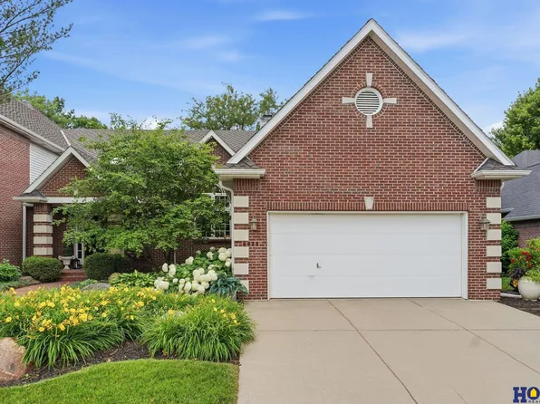 6425 Lone Tree Dr, Lincoln, NE 68512