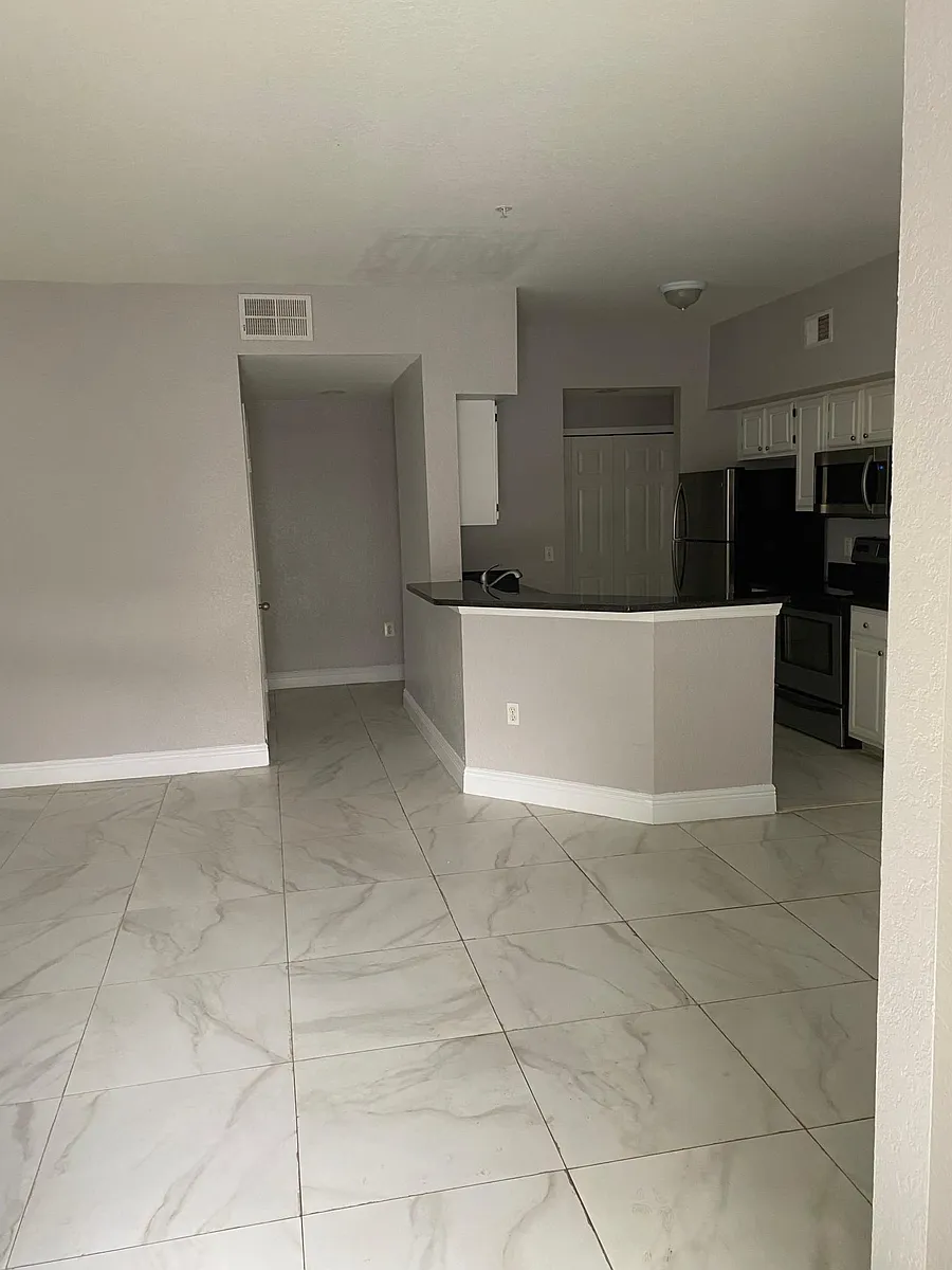 Building Photo - 5953 Westgate Dr #1811