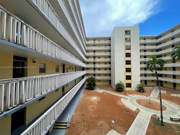 15600 NW 7th Ave APT 310, Miami, FL 33169