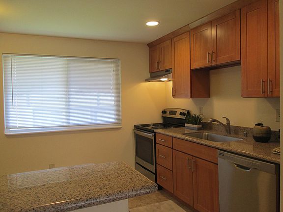 3rd image of 236 4th Ave APT 2