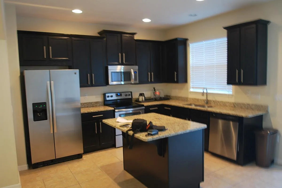3 bed, 2.5 bath, 1576 sqft, $2,200 — Photo 3