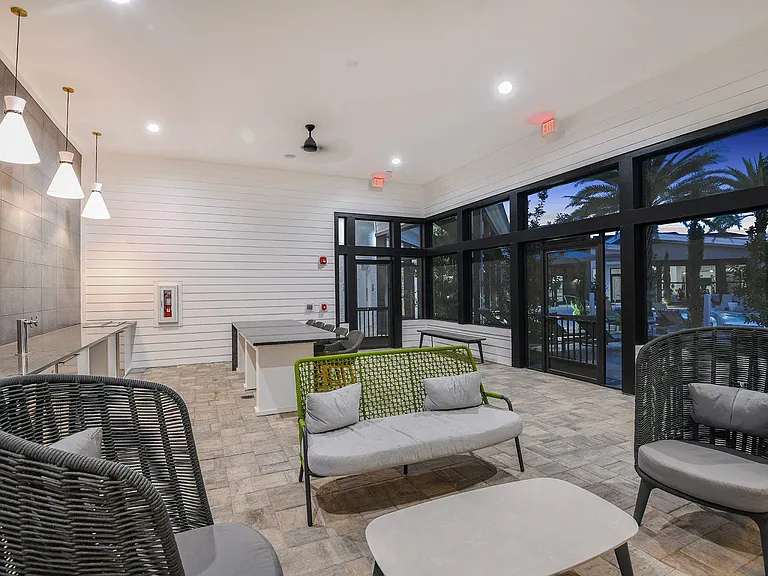 The Easton Riverview Apartments — Photo 15