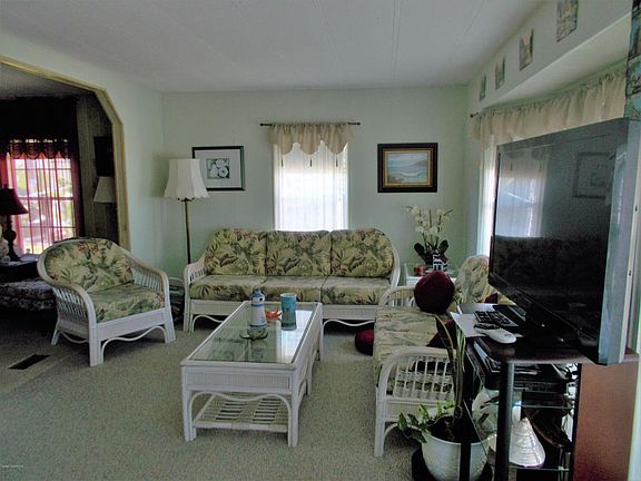 3rd image of 925 Oriole Cir