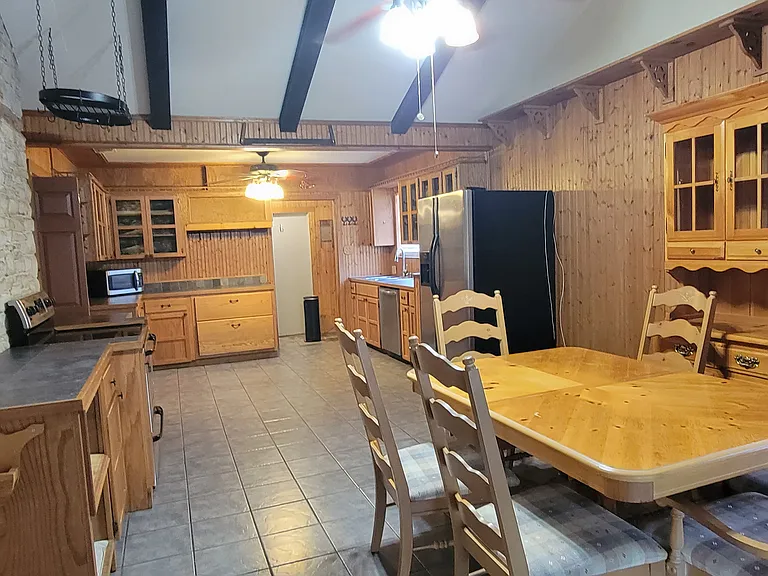 1204 Lakeside Dr W — Photo 2
