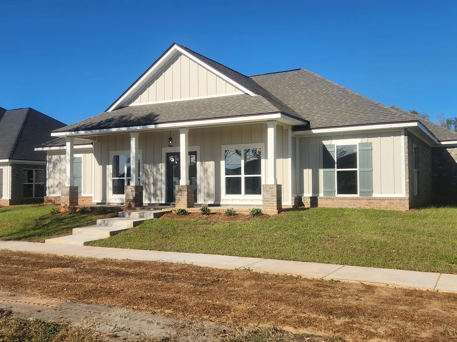 4 bed, 2592 sqft, $3,000 — Photo 1