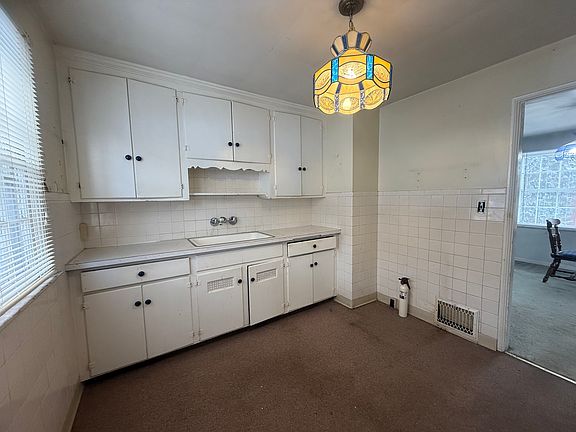 2nd image of 2409 Michigan Ave #2
