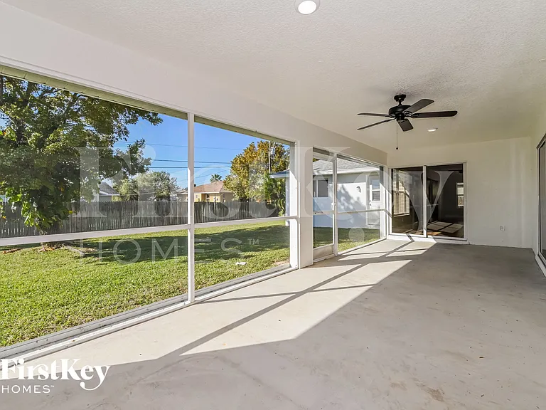 2226 NW 1st St — Photo 8