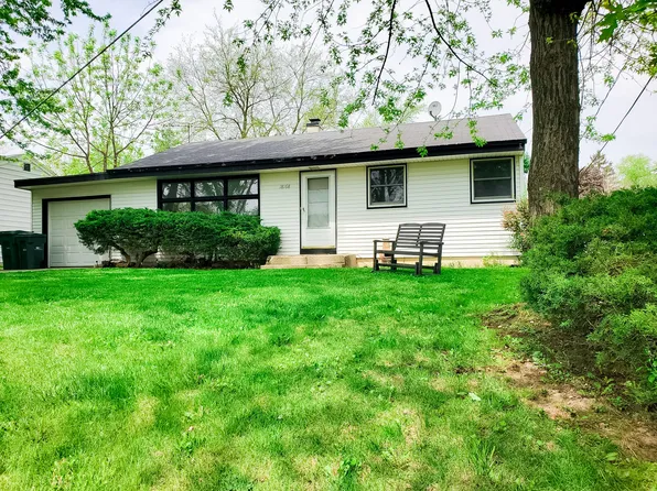 18168 W Valley Dr, Grayslake, IL 60030