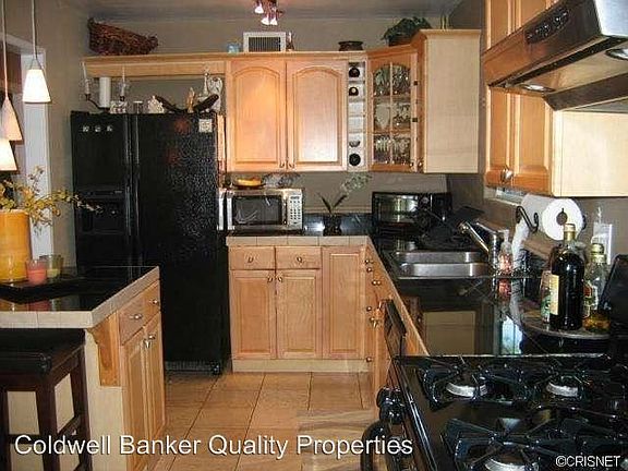 4th image of 22841 Strathern St