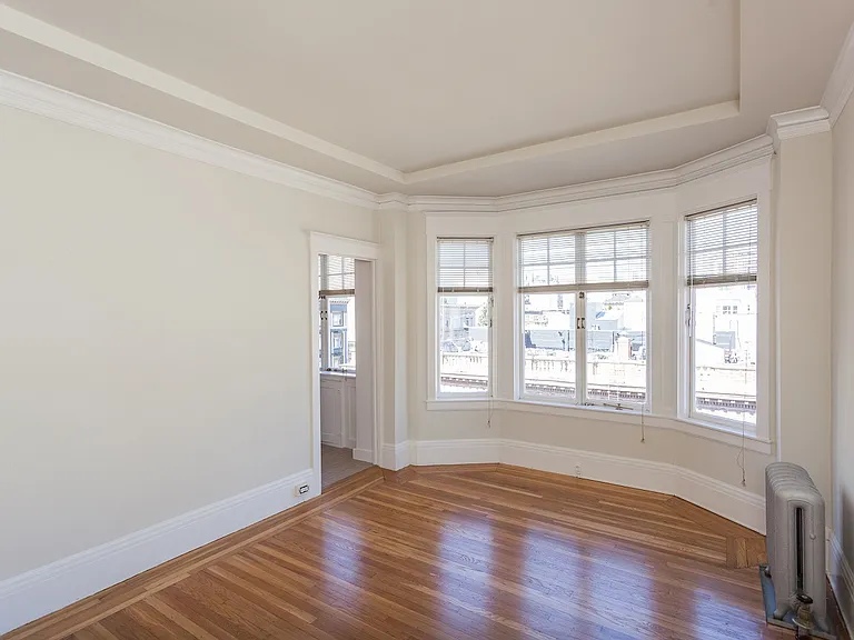 610 Hyde — Photo 3