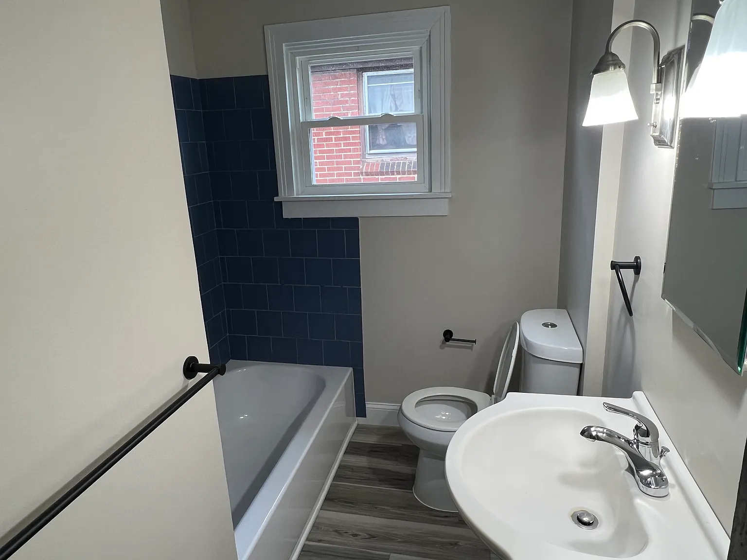 2 bed, 854 sqft, $1,300 — Photo 3