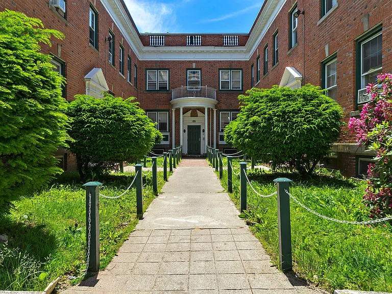 610 George St #9 — Photo 8