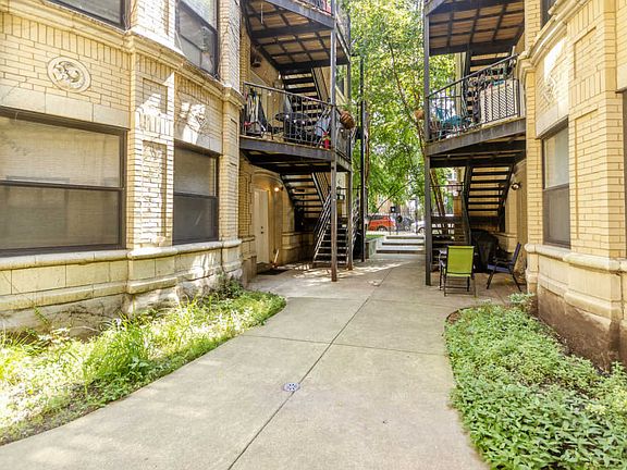 3rd image of 6410 N Hoyne Ave APT 4W