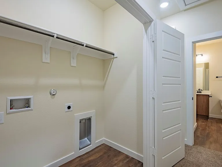 713 Wheatfield Dr — Photo 16