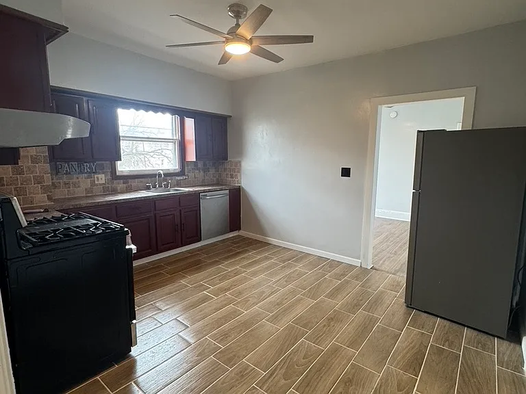 53 Humphrey Ave #2 — Photo 3