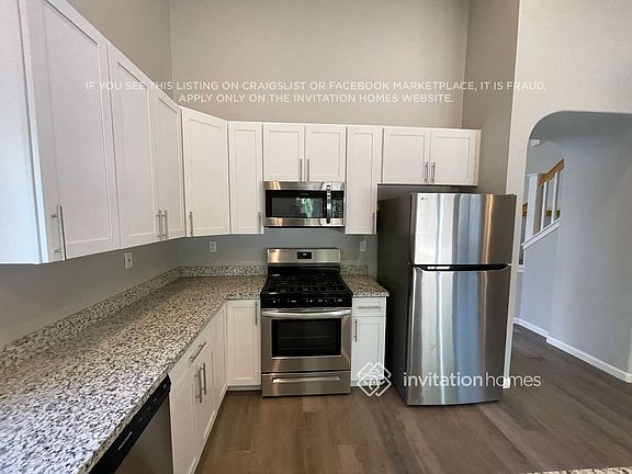 5th image of 472 Woodcrest Dr