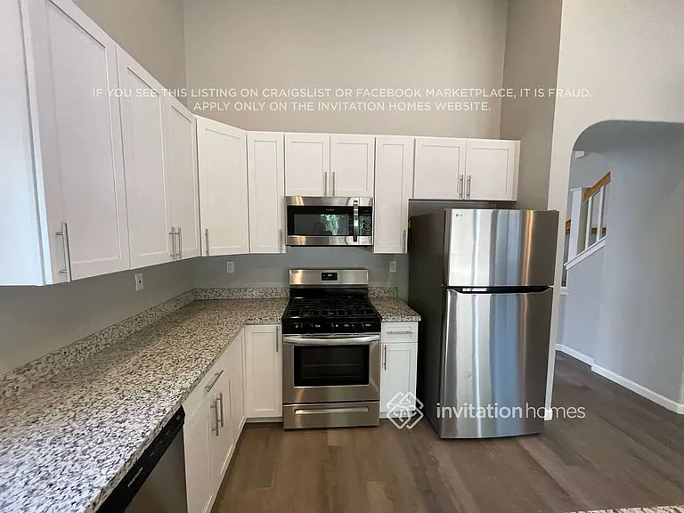 472 Woodcrest Dr — Photo 5