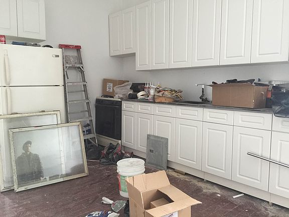 5th image of 586 Wilson Ave APT 2L