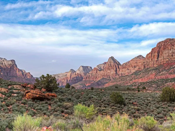 2613 Canyon Point Dr, Springdale, UT 84767