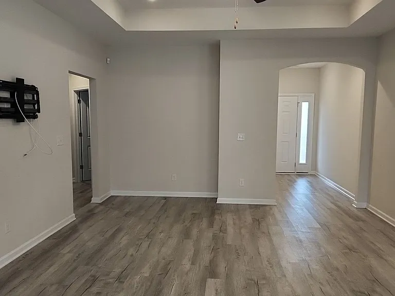 497 Hillsborough Dr — Photo 9