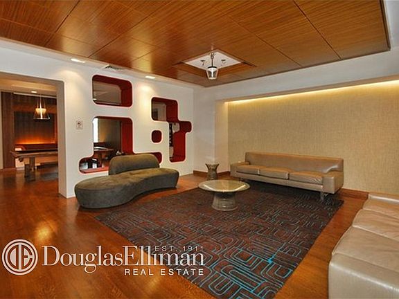 5th image of 200 Water St APT 1114
