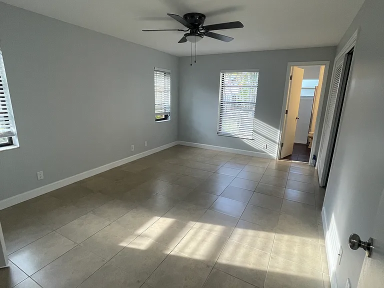 2051 Cove Ln — Photo 12