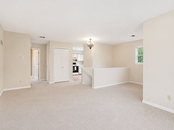 5th image of 700 Bradford Ter #1