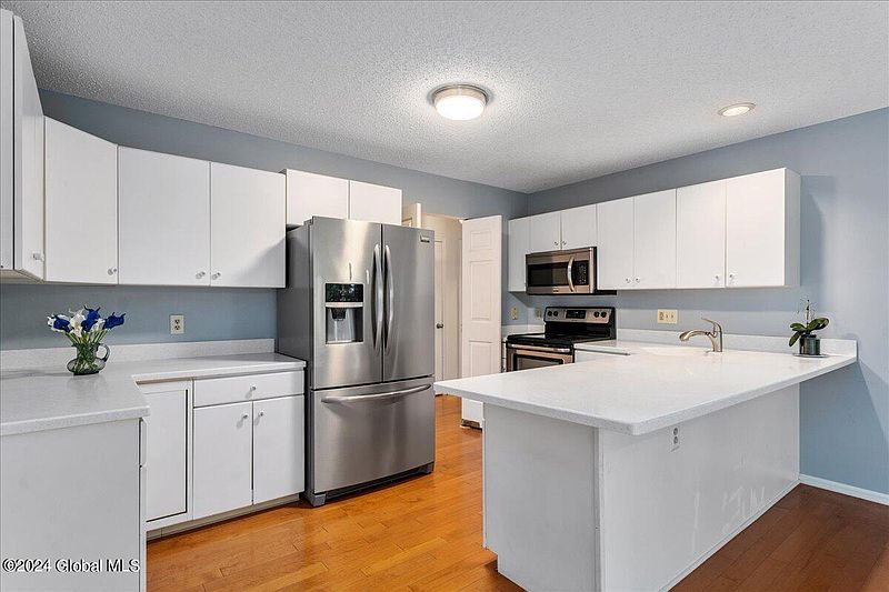 3rd image of 15 Fairfield Drive