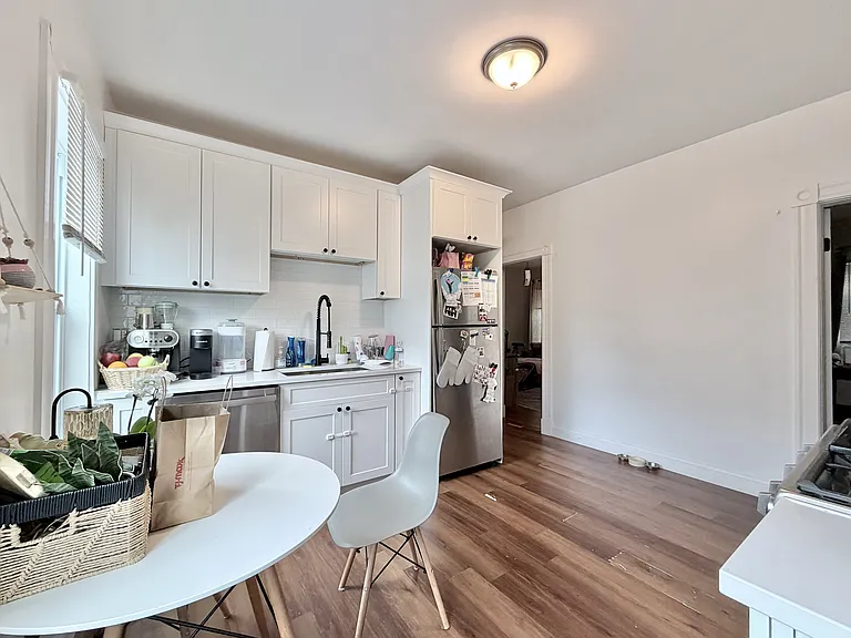 38 Woodford St #3 — Photo 9