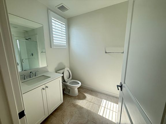 5th image of 512 Tamarind Way #E
