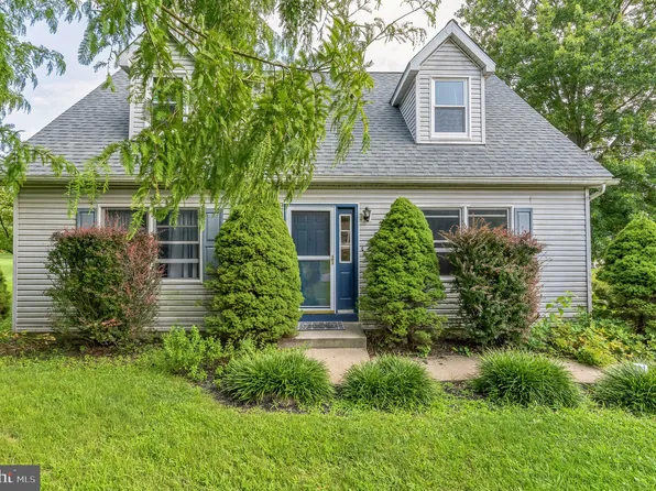 808 W 6th Ave, Parkesburg, PA 19365