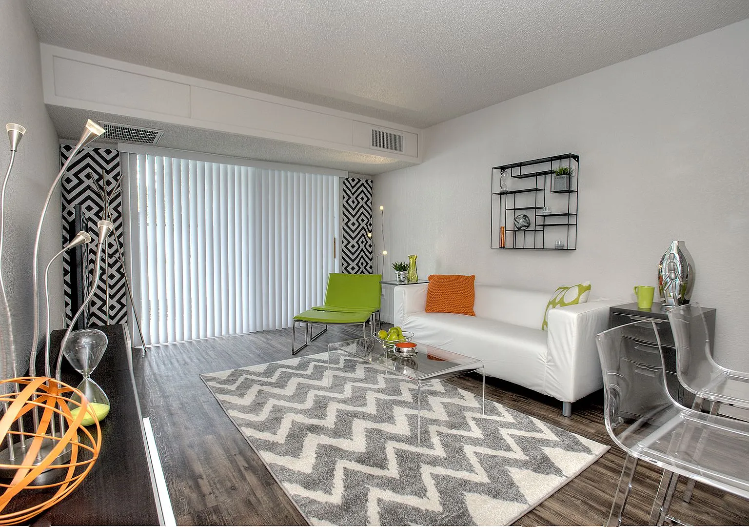 Twelve55 University Apartments — Photo 3