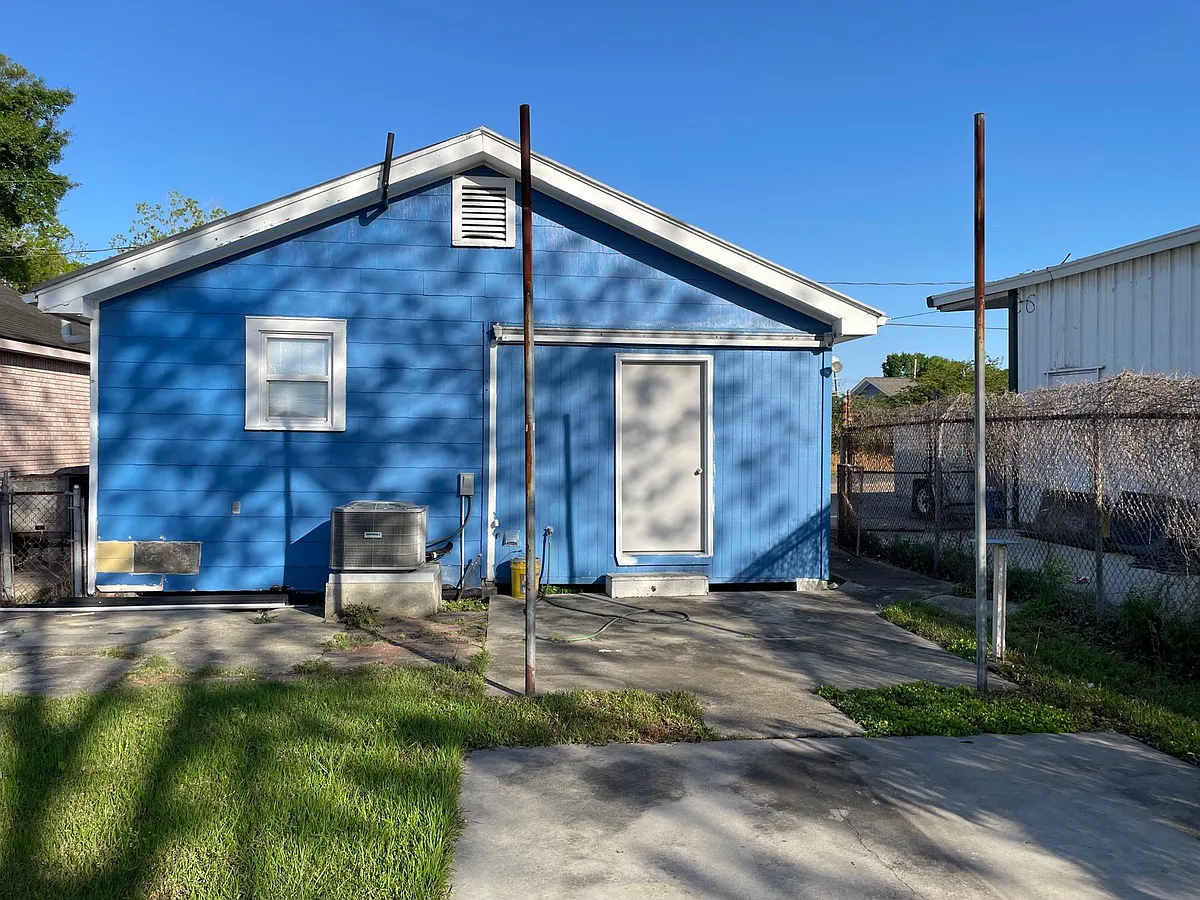 Building Photo - 521 Avenue G