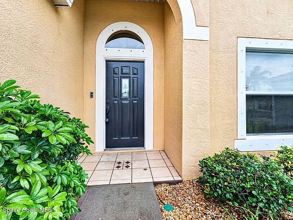 2nd image of 2049 Caledonia Pl