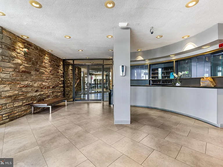 1 E University Pkwy #106 — Photo 28