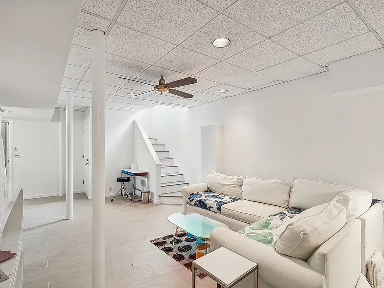 323 Marine Blvd — Photo 21
