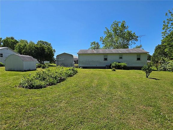 5th image of 307 W Carman Rd