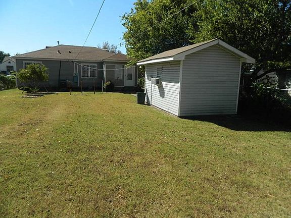2nd image of 1809 NW Lake Ave