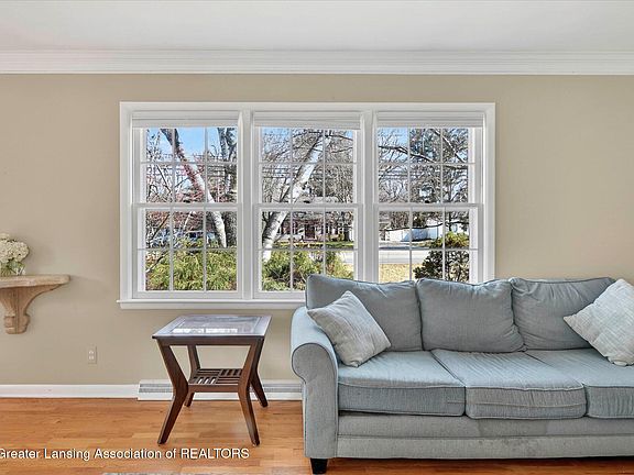 5th image of 227 N Hagadorn Rd