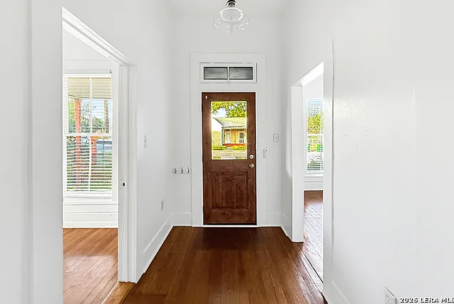 220 Leigh St — Photo 2