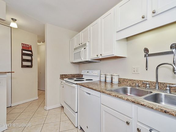 5th image of 211 E Ohio St APT 2615