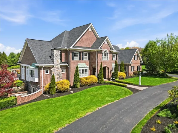 103 Destinaire Dr, New Wilmington, PA 16142