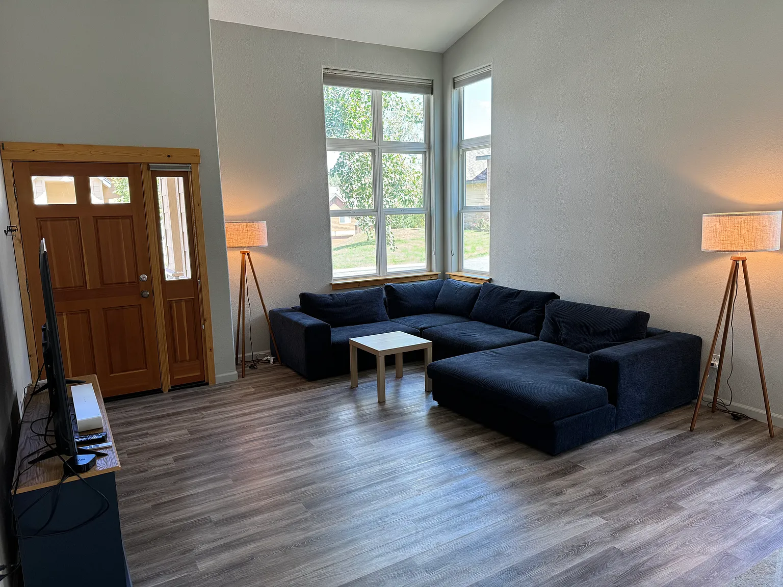10075 Nicolas Dr — Photo 2