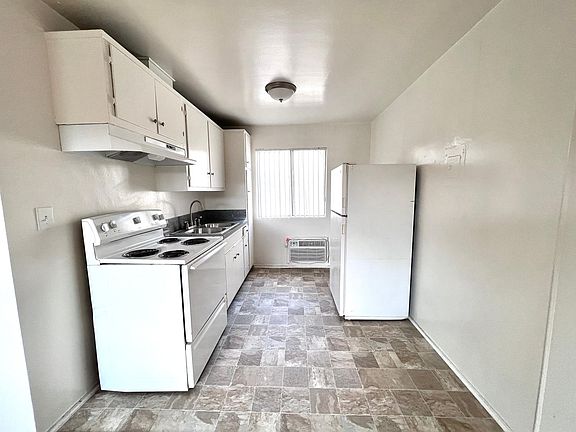5th image of 14555 Saticoy St #35