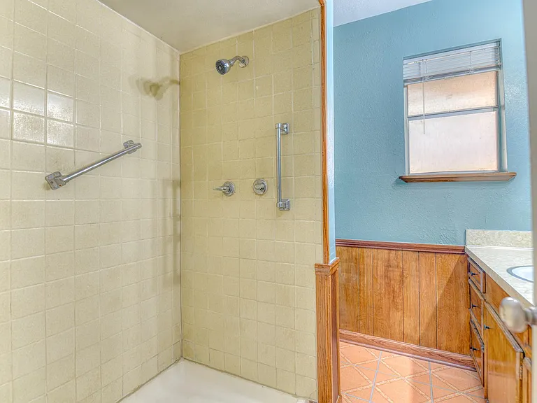 6028 Fairway Ave — Photo 10